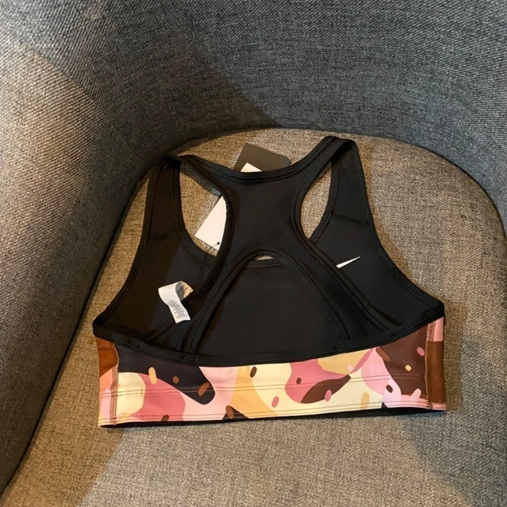 NWT Nike reversible sports bra - Picture 4 of 7